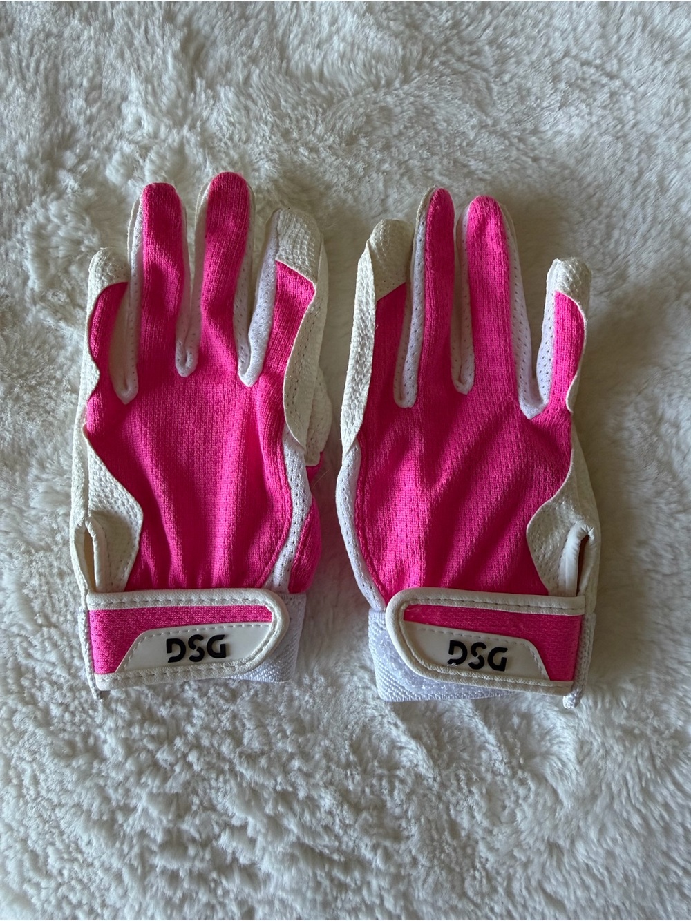 DSG Kids Hot Pink and White T Ball Batting Gloves.